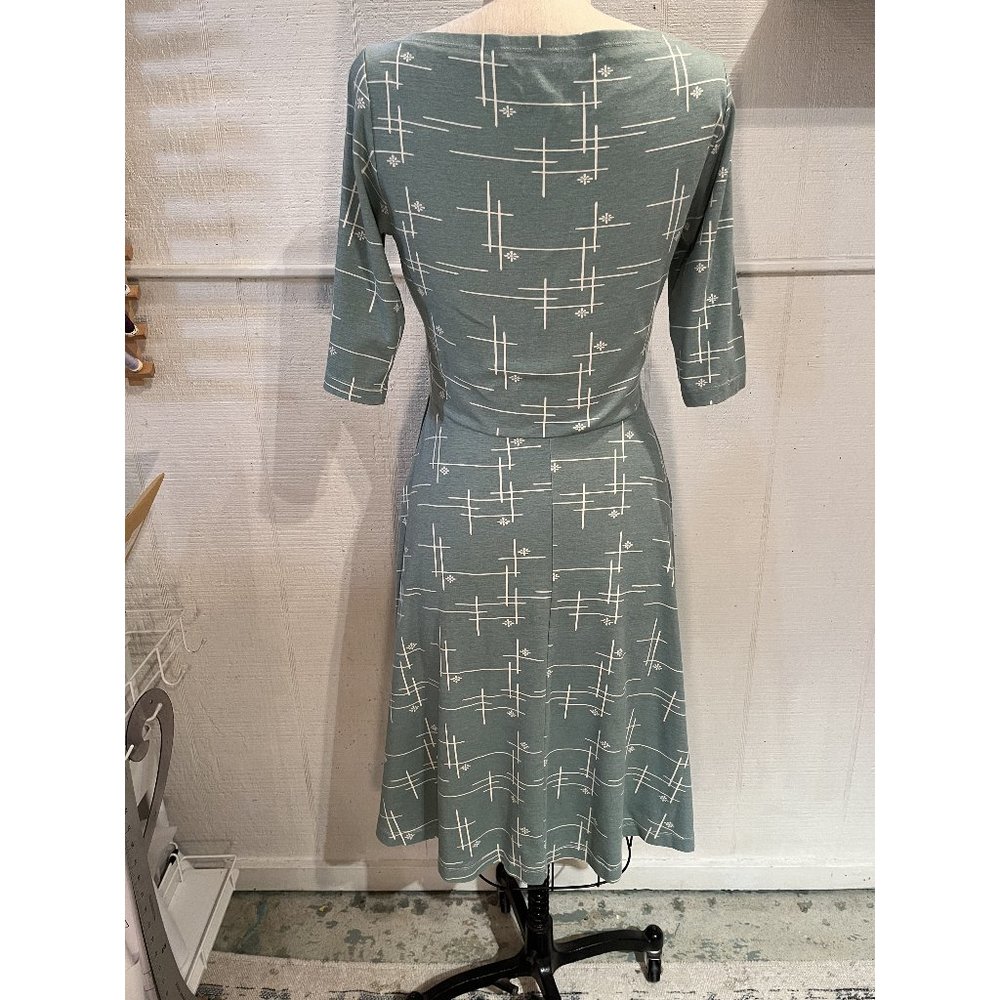 Handmade Retro Knit Dress - Picture 2 of 4